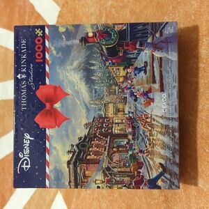 Disney 1000 piece winter town jigsaw puzzle